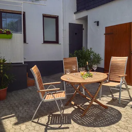 Haus Am Würzlaysteig Apartment *